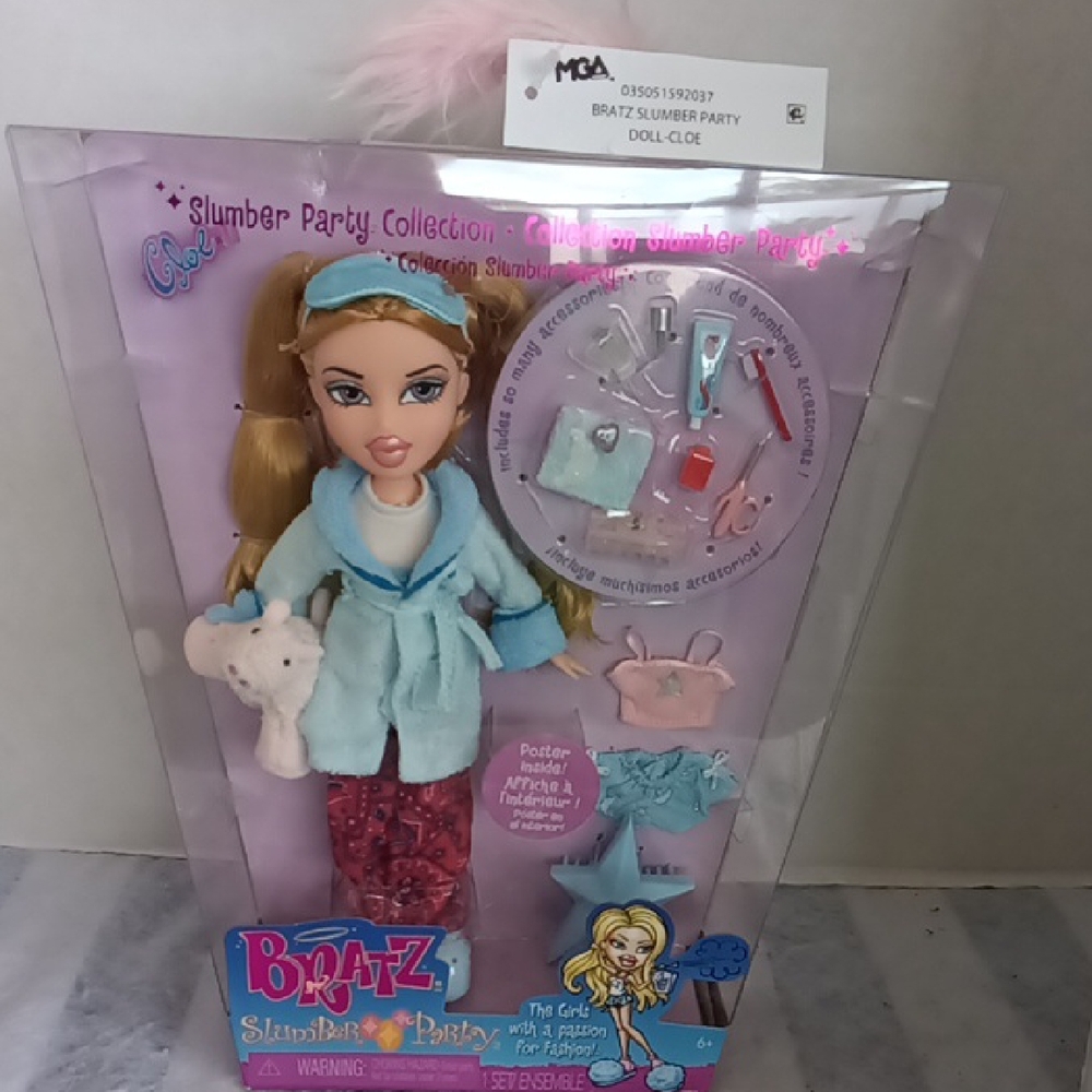 Bratz Slumber Party Cloe Doll - Pink & Light Blue